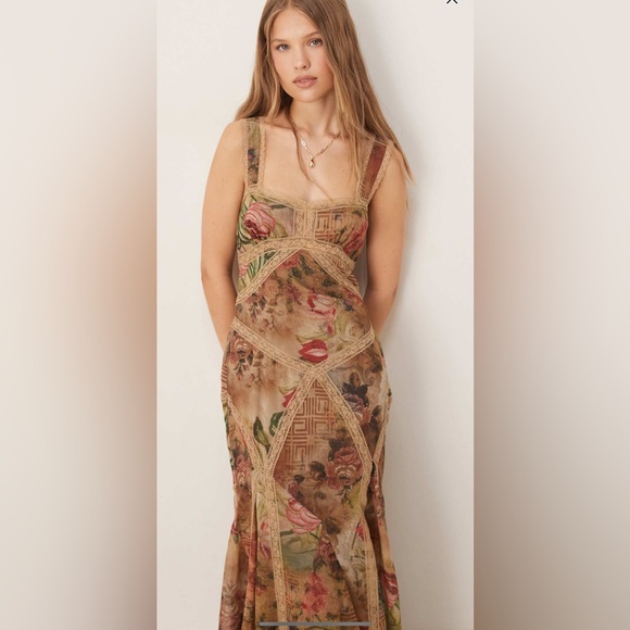 ASOS DESIGN lace insert maxi dress in vintage floral - Picture 2 of 7